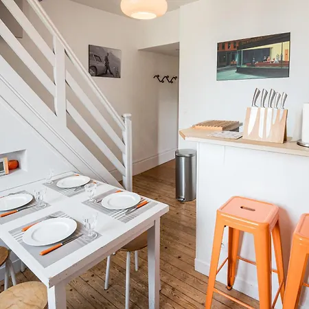 Duplex Ancienne, 59 M2 , Vue Et Plein Centre! *