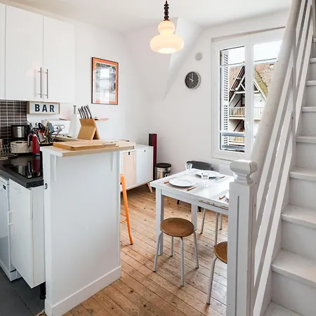 Duplex Ancienne, 59 M2 , Vue Et Plein Centre! *