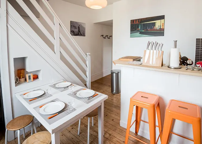 Duplex Ancienne, 59 M2 , Vue Et Plein Centre! *