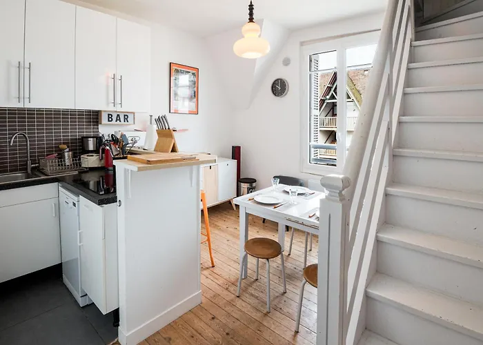 Duplex Ancienne, 59 M2 , Vue Et Plein Centre! *